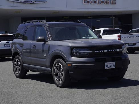 Used 2023 Ford Bronco Sport Outer Banks w/ Tech Package AWD/4WD image 2