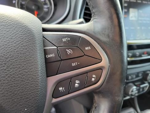 Used 2019 Jeep Cherokee Limited w/ Luxury Group AWD/4WD image 25