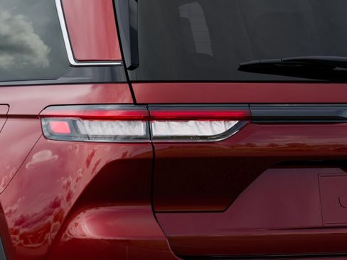 New 2025 Jeep Grand Cherokee Laredo X w/ Luxury Tech Group I image 27