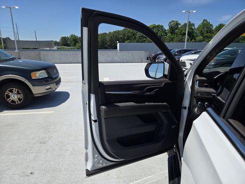 Used 2024 GMC Yukon Denali RWD image 10
