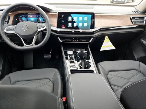 New 2026 Volkswagen Atlas SE FWD image 8