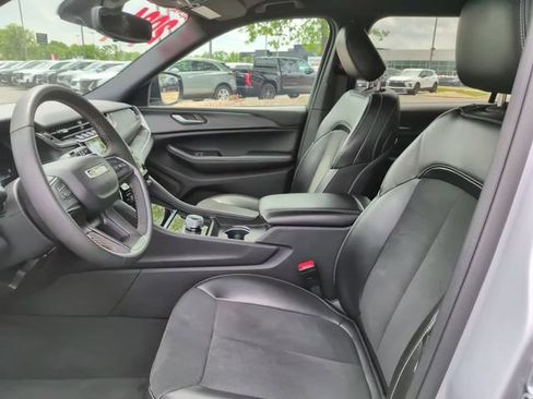 Used 2024 Jeep Grand Cherokee L Laredo AWD/4WD image 19