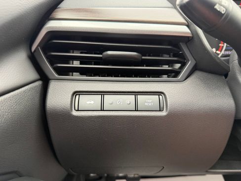 Used 2024 Nissan Altima 2.5 SV FWD image 23
