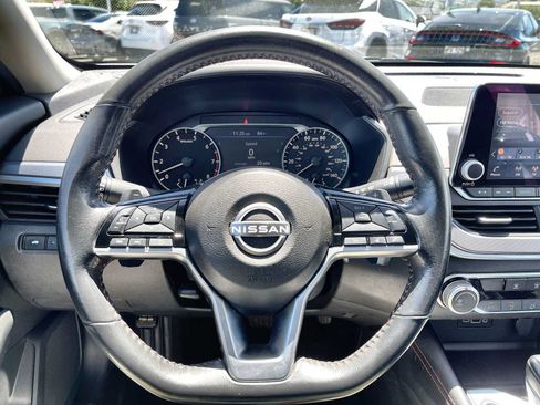 Used 2023 Nissan Altima 2.5 SR FWD image 11