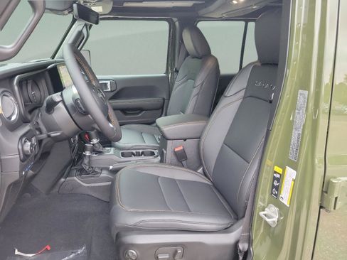 New 2024 Jeep Wrangler Sahara w/ Technology Group AWD/4WD image 8