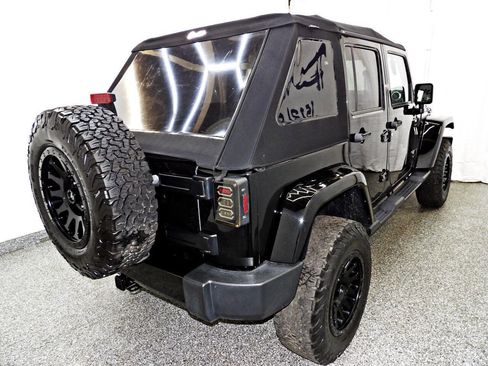 Used 2017 Jeep Wrangler Unlimited Sahara w/ Connectivity Group image 6