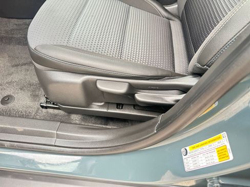 Used 2025 Chevrolet Trax LT image 23