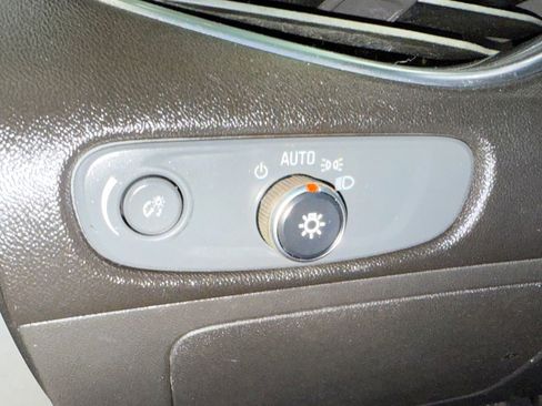 Used 2018 Chevrolet Malibu LT image 26