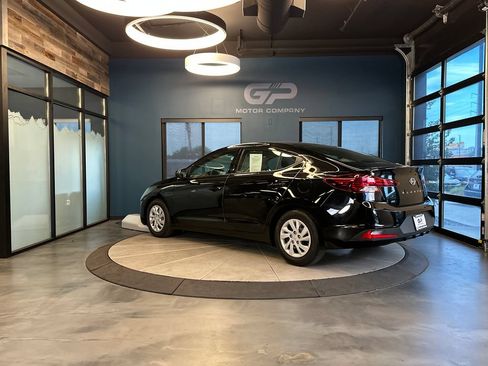 Used 2020 Hyundai Elantra SE FWD image 5