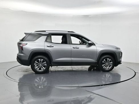 Used 2025 Chevrolet Equinox LT w/ Convenience Package II FWD image 2