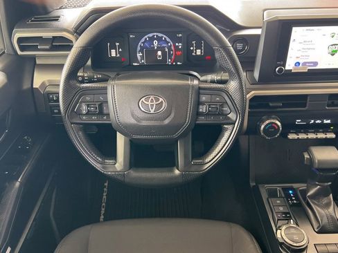 Certified 2025 Toyota Tacoma SR5 AWD/4WD image 17