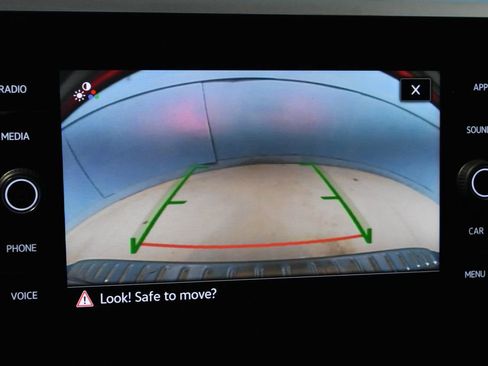 Used 2025 Volkswagen Jetta SE FWD image 12