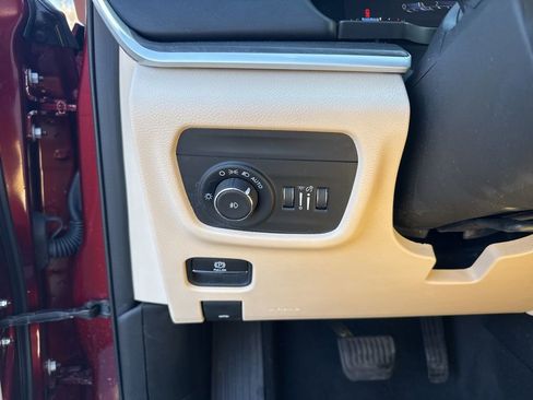 Used 2023 Jeep Grand Cherokee Limited image 21