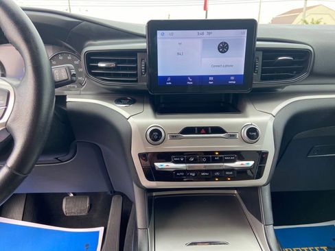 Used 2022 Ford Explorer XLT image 26