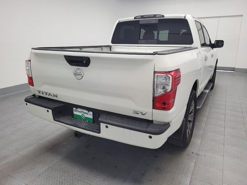 Used 2018 Nissan Titan SV w/ SV Convenience Package image 7