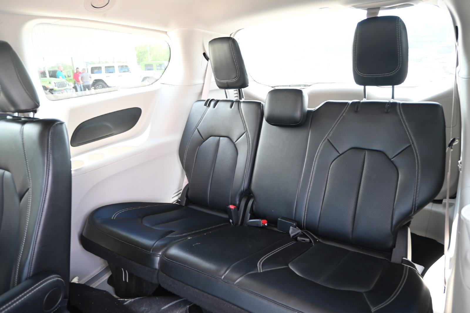 Used 2024 Chrysler Pacifica Touring-L FWD image 26