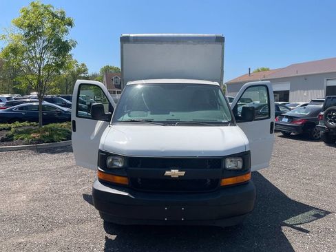 Used 2017 Chevrolet Express 3500 RWD image 24