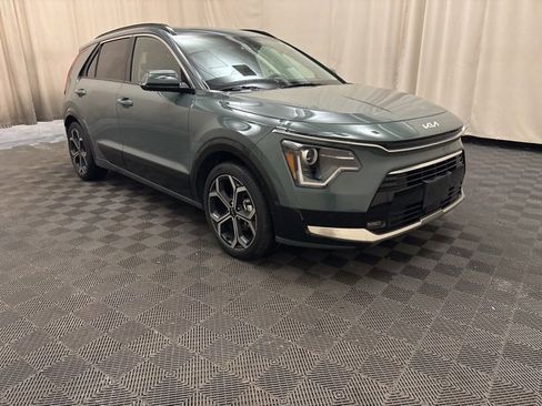 Certified 2023 Kia Niro EX Touring image 3