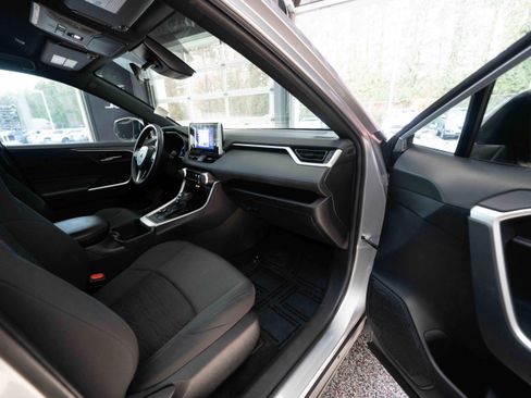Used 2023 Toyota RAV4 SE image 27