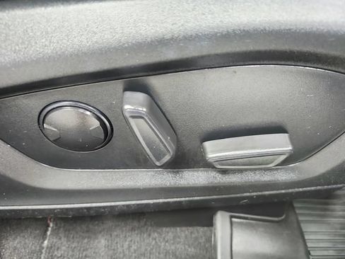 Used 2022 Ford Explorer XLT w/ Equipment Group 202A AWD/4WD image 44