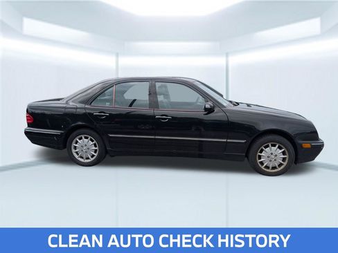 Used 2001 Mercedes-Benz E 320 4MATIC Sedan image 2