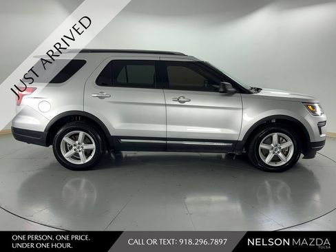Used 2019 Ford Explorer XLT FWD image 5