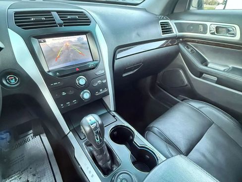 Used 2015 Ford Explorer Limited w/ Equipment Group 302A AWD/4WD image 17
