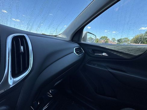 Used 2021 Chevrolet Equinox LT image 27