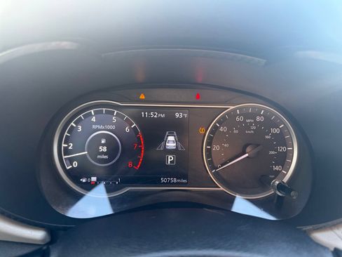 Certified 2021 Nissan Versa SV FWD image 16