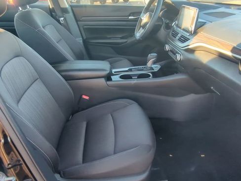 Used 2024 Nissan Altima 2.5 SV FWD image 25