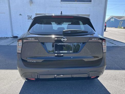 Used 2025 Nissan Kicks S FWD image 5