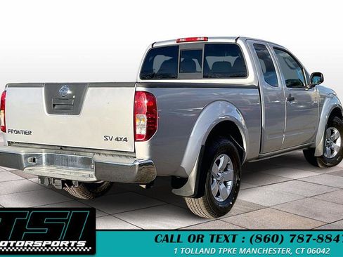 Used 2011 Nissan Frontier SV w/ SV Premium Utility Pkg image 2