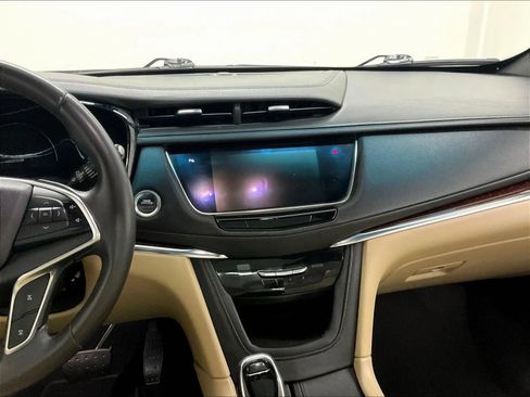 Used 2017 Cadillac XT5 Luxury w/ Driver Awareness Package FWD image 22