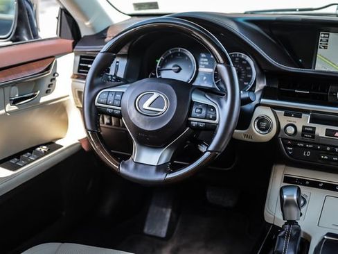 Used 2018 Lexus ES 350 w/ Luxury Package w/Wood Trim FWD image 33