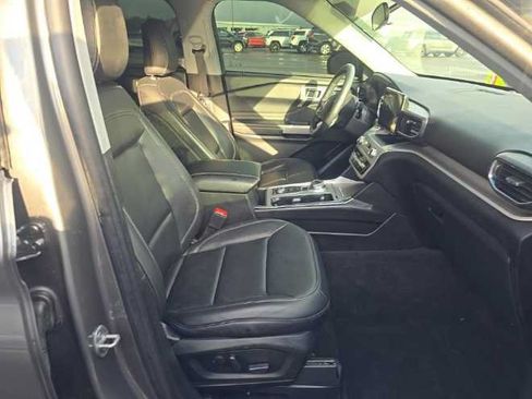 Used 2023 Ford Explorer XLT w/ Equipment Group 202A AWD/4WD image 8