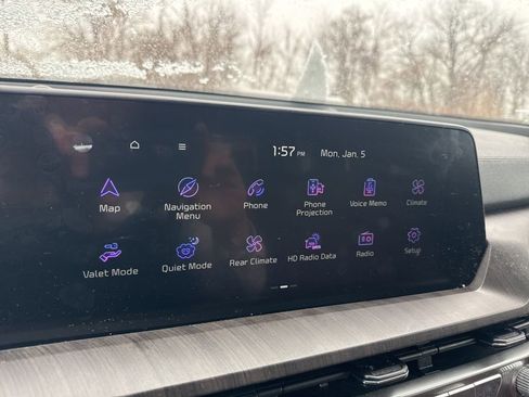 Used 2023 Kia Telluride EX w/ EX Captain's Chair Package image 17