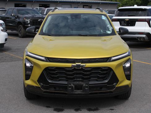 Used 2024 Chevrolet Trax ACTIV w/ Sunroof Package FWD image 2