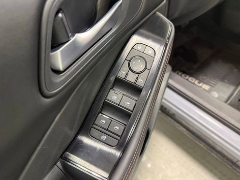 Used 2026 Nissan Rogue SV AWD/4WD image 12