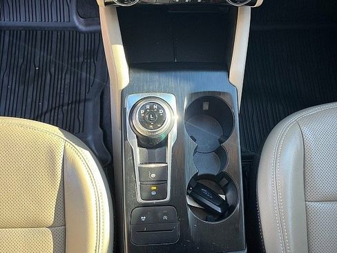 Used 2022 Ford Escape SE w/ SE Sport Appearance Package image 14