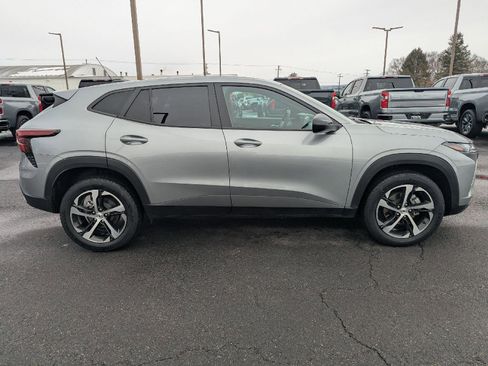 Certified 2024 Chevrolet Trax RS w/ Driver Confidence Package image 8