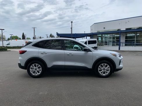 Certified 2025 Ford Escape Active AWD/4WD image 9