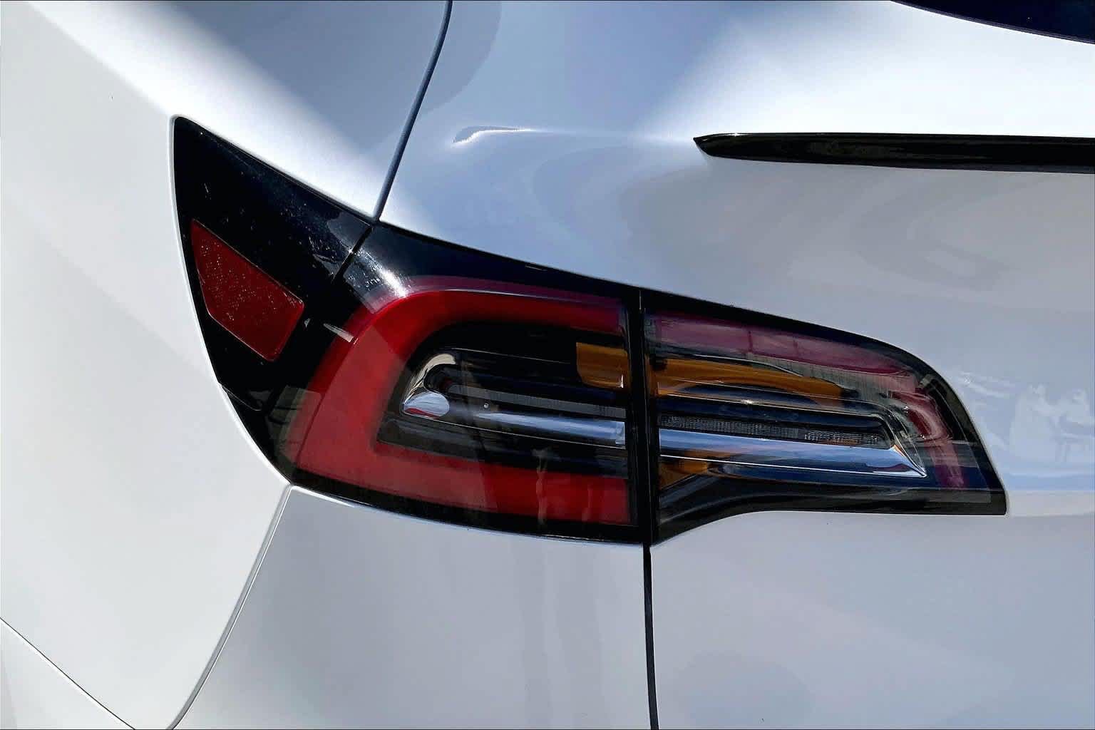 Used 2021 Tesla Model Y 2WD image 32