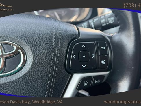 Used 2017 Toyota Highlander XLE AWD/4WD image 25