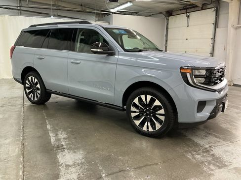 New 2027 Ford Expedition Platinum w/ Driver's Package AWD/4WD image 11
