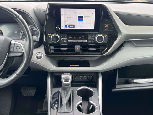 Used 2024 Toyota Highlander XLE image 29