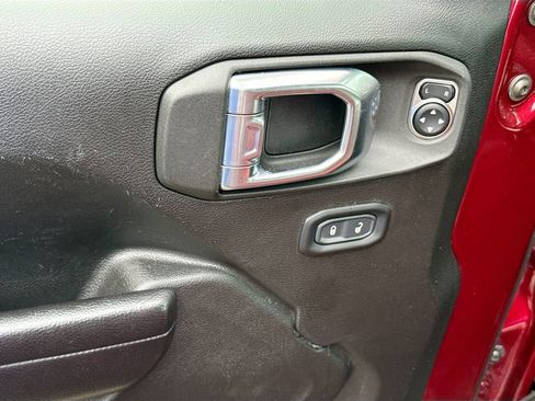 Used 2021 Jeep Wrangler Unlimited Rubicon w/ Dual Top Group AWD/4WD image 19