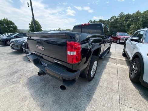Used 2018 GMC Sierra 2500 Denali w/ Duramax Plus Package AWD/4WD image 16