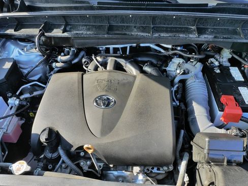 Used 2022 Toyota Highlander XLE image 32