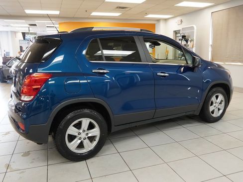 Used 2019 Chevrolet Trax LT w/ LT Convenience Package FWD image 11