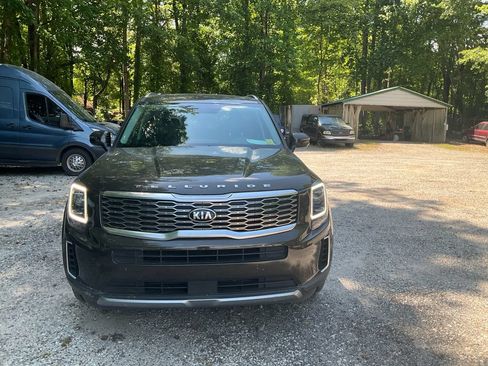 Used 2020 Kia Telluride EX w/ EX Premium Package FWD image 2